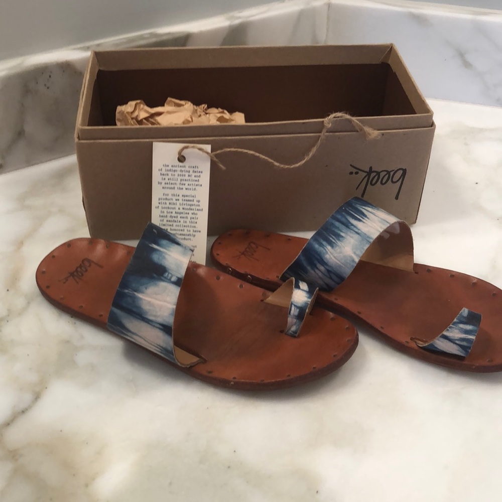 Beek Finch Indigo sandals